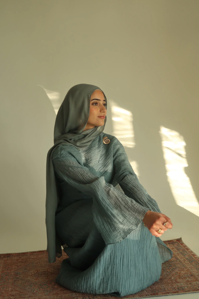 Abaya Almas